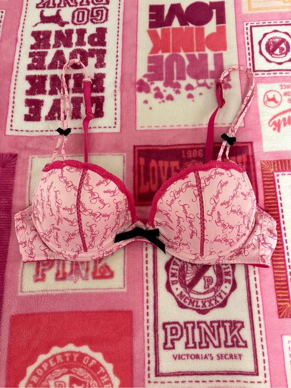 Victoria's Secret Pink monogram Lace-Trim Push-Up Bra in 2 tone Pink and Black